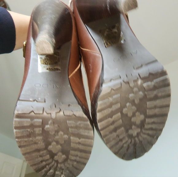 Brown strapped Aldo boots - Picture 3 of 3